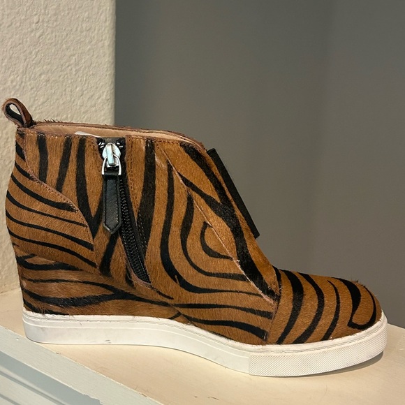 Linea Paola Women's Felicia Wedge Ankle Boot Sneaker Size 5.5 Animal Print Brown - Picture 5 of 10